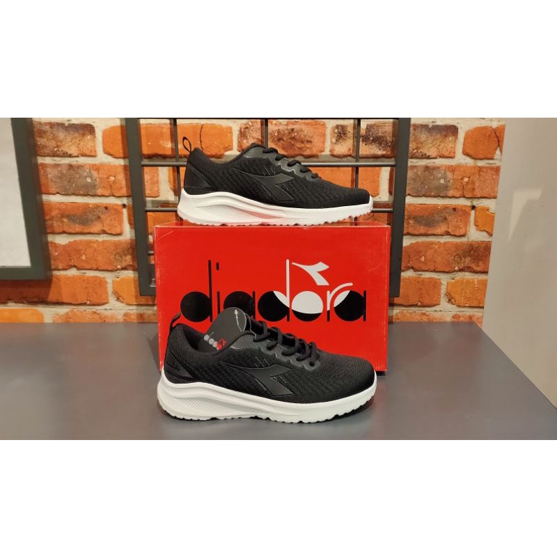 DIADORA ARCA BLACK / WHITE (MEN) ORIGINAL SEPATU SEKOLAH