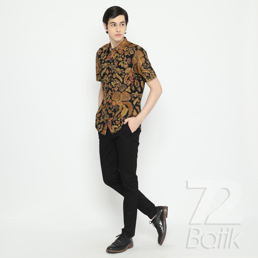 KEMEJA BATIK PRIA Lengan Pendek Premium Motif Burung Warna Hitam Coklat 725453 Cap 72 - Baju Kemeja Atasan Pakaian Setelan Batik Pria Cowok Laki Laki Remaja Keluarga Kantor Lengan Pendek Modern Slimfit Slim Fit Premium Kekinian