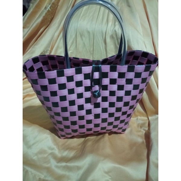 tas anyam motif kotak