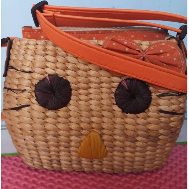 Tas sling rotan hello kitty preloved