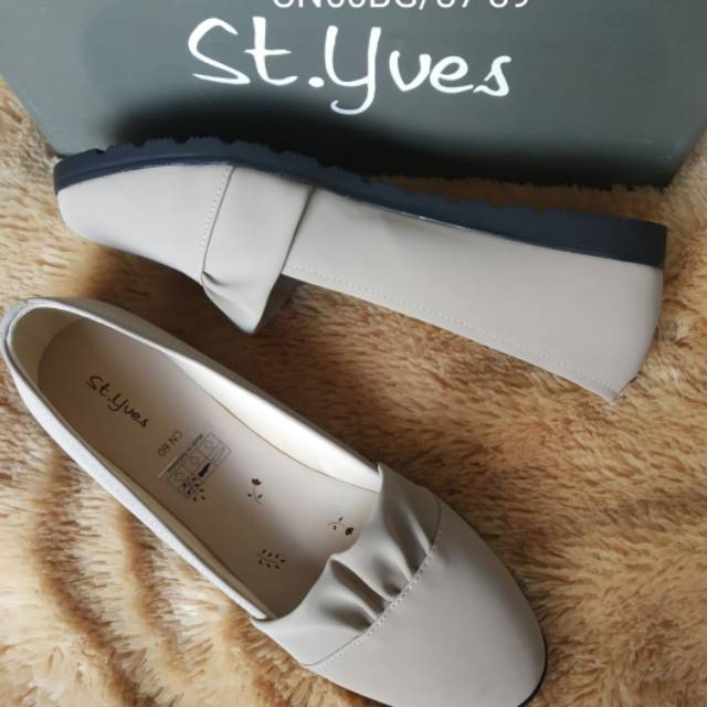 Sepatu St.Yves