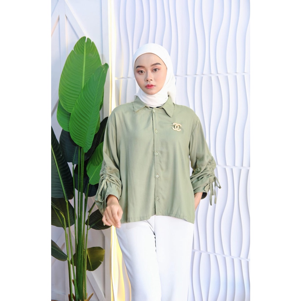 KEZRA MONIC TOP BLOUSE SERUT RAYON HIGH QUALITY 100% / ATASAN WANITA SELEBGRAM / BLOUSE KEMEJA WANITA SERUT VIRAL Blouse Katun Rayon Wanita / Atasan Perempuan FIT TO XL LD 112 / Full Kancing Depan Ghema Puff Top kaos serut kekinian blouse serut wanita