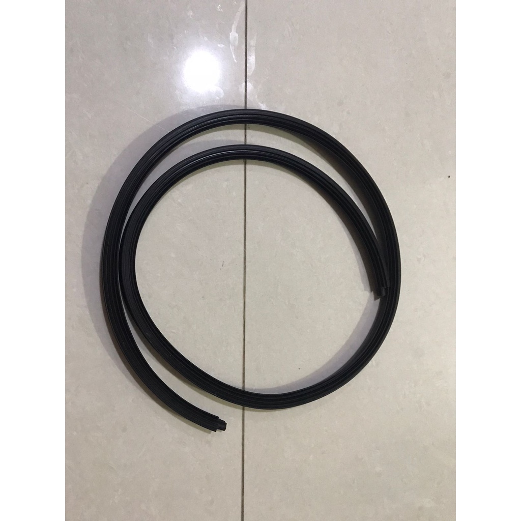 Pelipit kaca depan nissan terrano