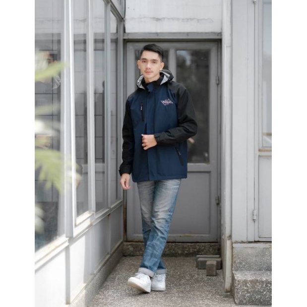 Jaket waterproof pria outdoor