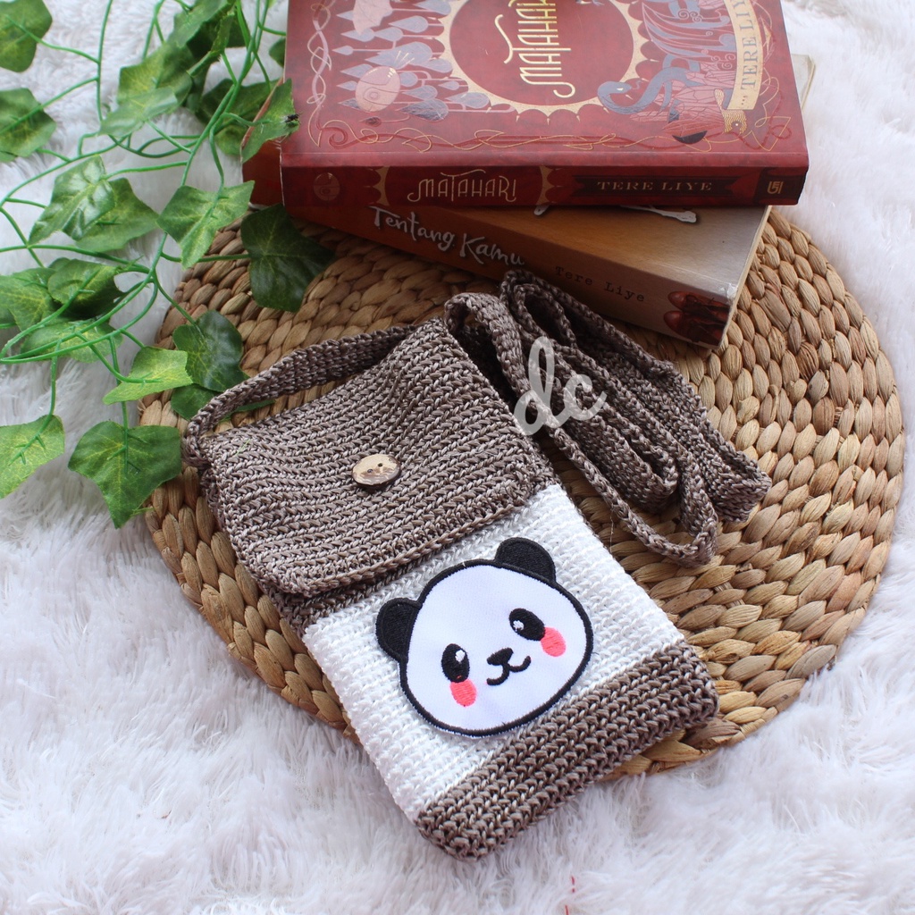 tas hp rajut karakter panda / tas slingphone karakter panda rajutan murah / tas selempang remaja