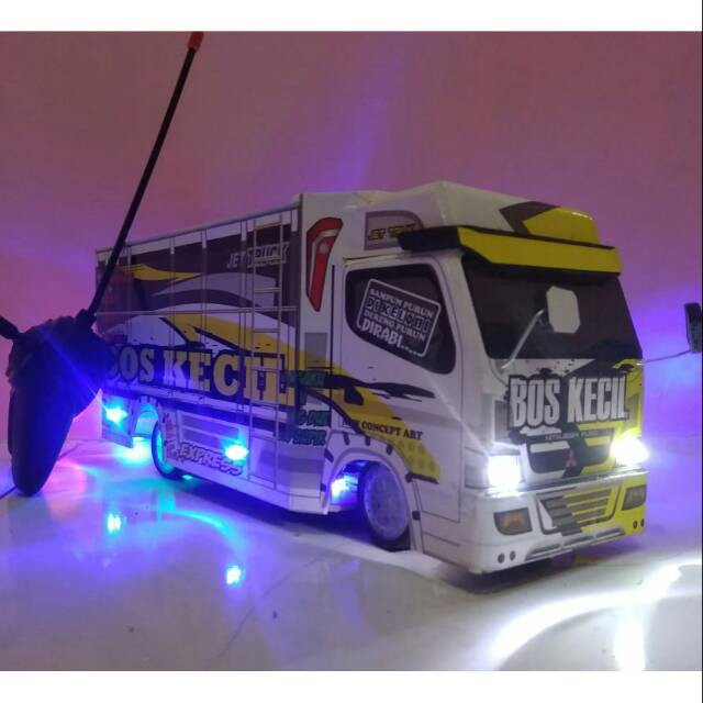 Jual MINIATUR TRUK CANTER BOSS KECIL PUTIH KUNING VARIASI LAMPU DAN RC ...