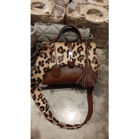 tas kulit sapi mix bulu sapi print leopard size small