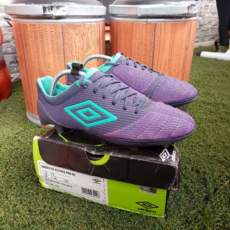 sepatu bola umbro UX accuro Pro