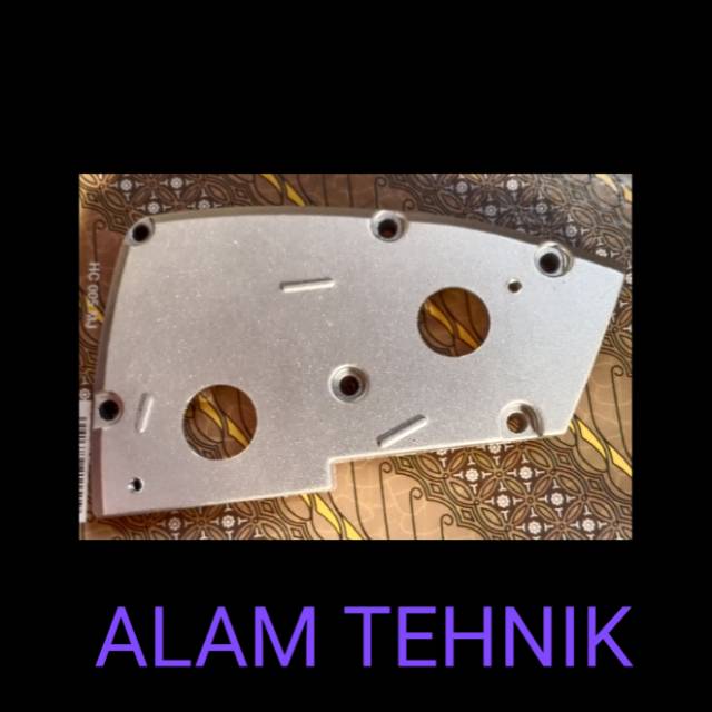 Bracket almunium mesin sugu atau tutup samping mesin sugu