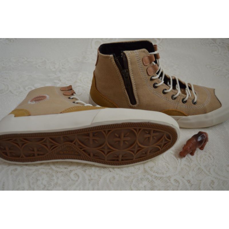 Sepatu SAGE x Teh Botol SOSRO