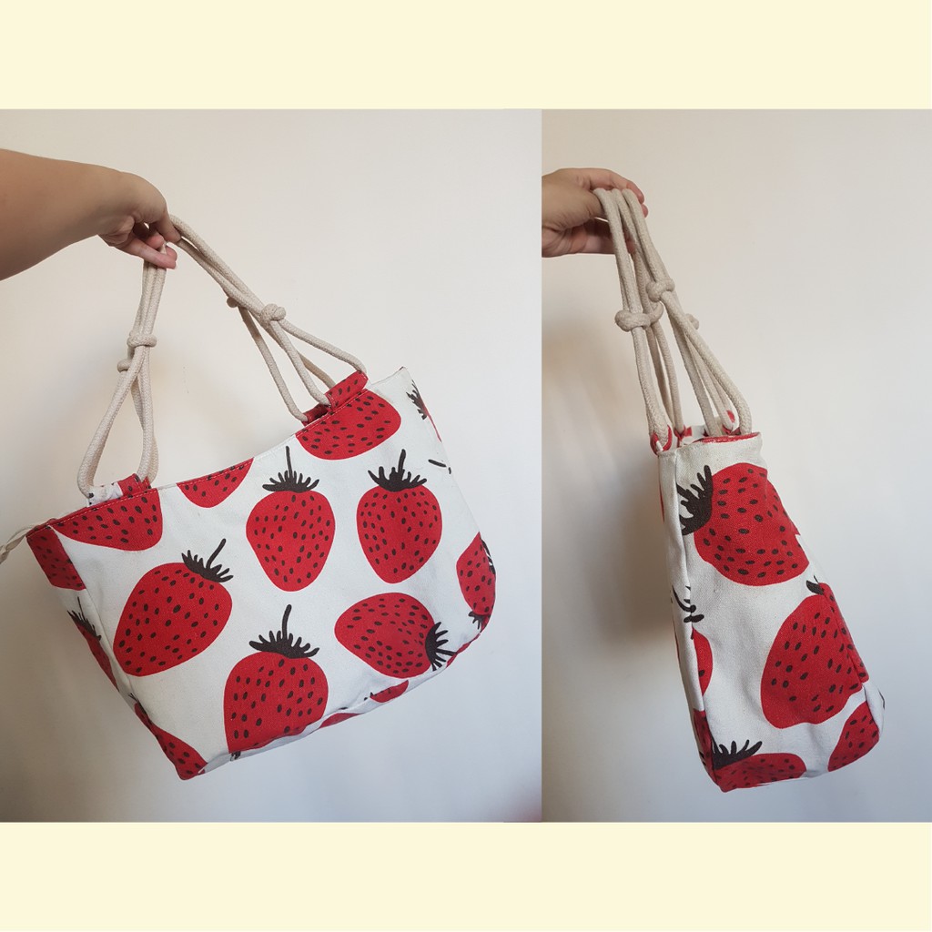 (preloved) Tas Tote Kanvas Corak Strawberry Stoberi Merah Lucu isi besar Kasual Style Travel Bag
