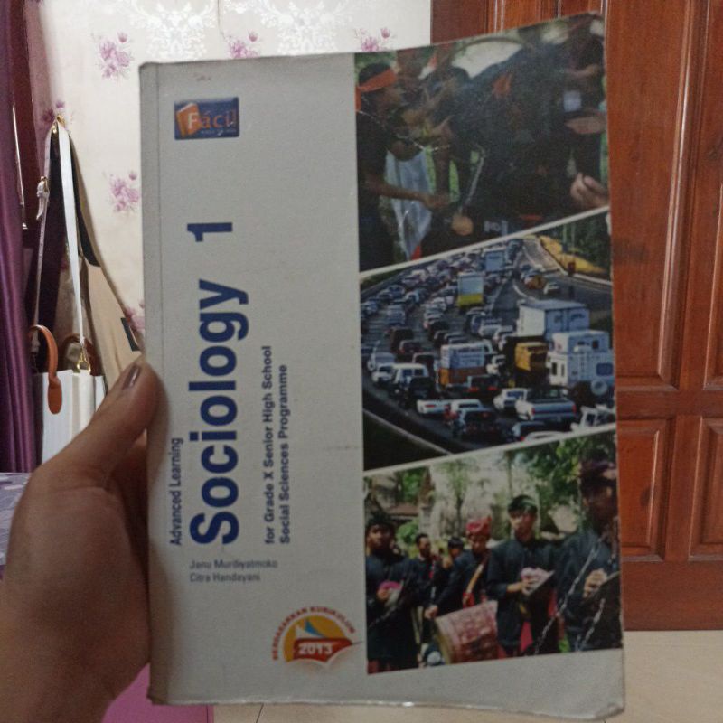 

Buku Sosiologi/sociology 1 Janu Murdiyatmoko Citra Handayani Kelas 10 Facil