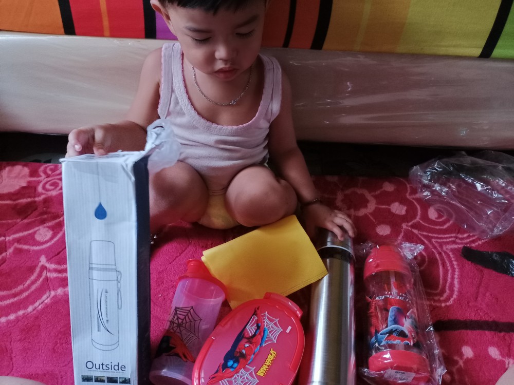 Kotak Makan Set Karakter Tanggung