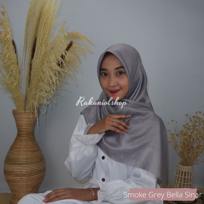 Hijab segiempat Nur Sinar Bella Sinar Lasercut Azara Kerudung Shinar Glamour-SmokeGrey BellaSinar