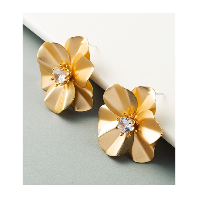 LRC Anting Tusuk Fashion Golden Alloy Flower Inlaid Zircon Earrings K70056