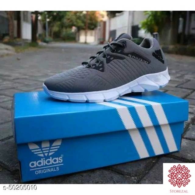 Adidas Vietnam Sneakers running