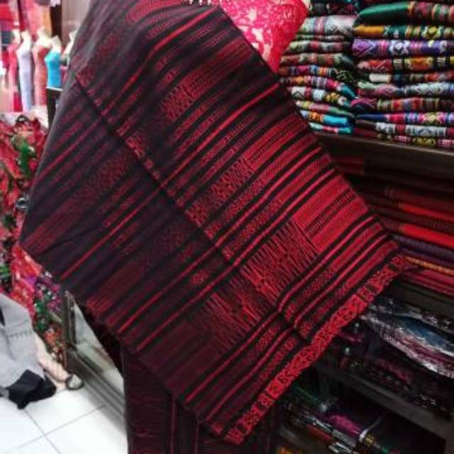 Songket tenunan tangan tumtuman