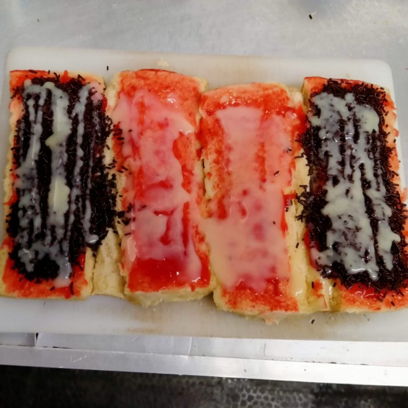 

roti bakar strawberry coklat