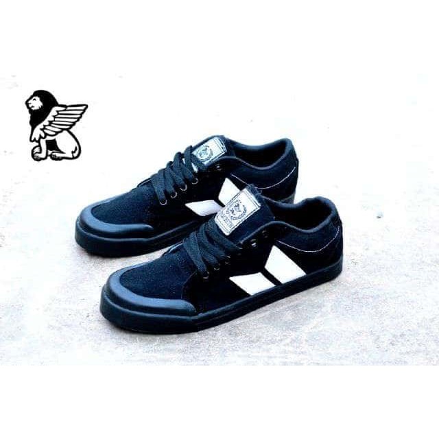 SEPATU PRIA SNEAKERS MACBETH VEGAN NAVY