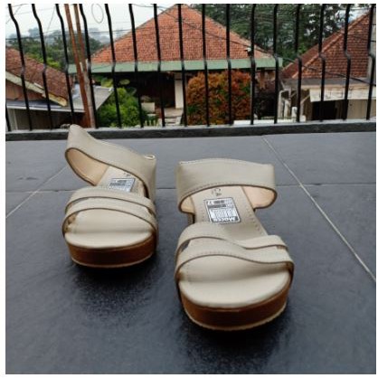 sandal wedges cream