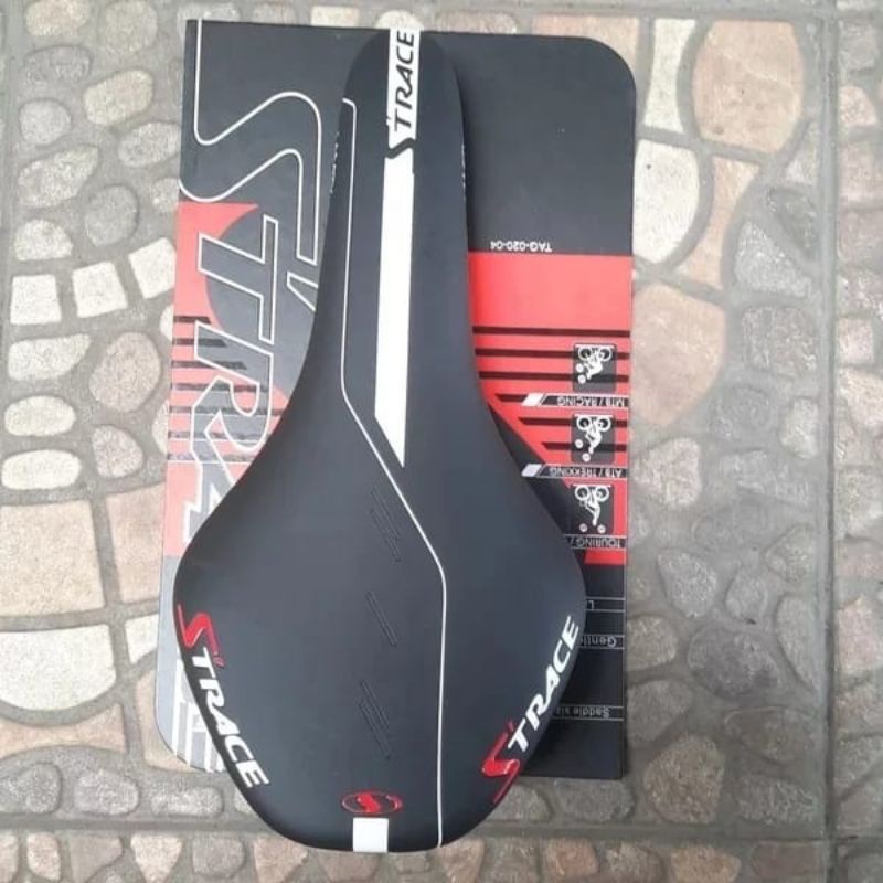 SADEL STRACE LAMITY HITAM PUTIH UNTUK SEPEDA ROADBIKEFIXIE HYBRID MTB BALAP