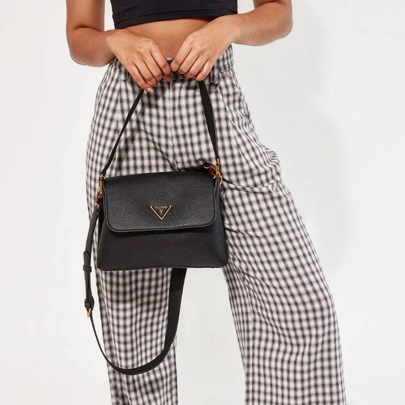 6.6 SALE | GUESSS Downtown Chic Shoulder Bag