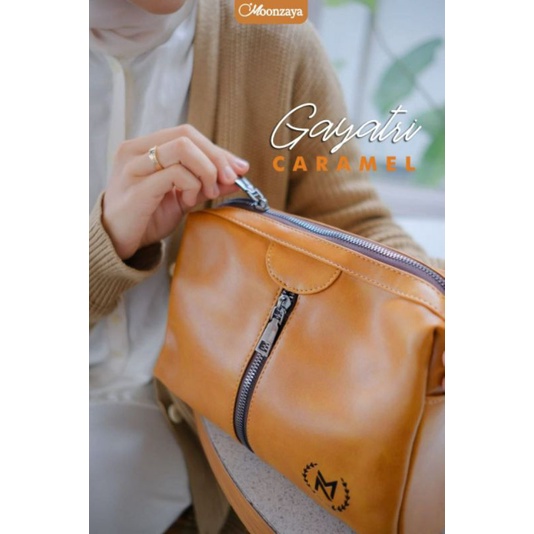 Tas Gayatri Moonzaya Sling Bag