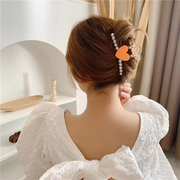 (Hello Girl)F24 INS Korean Love Pearl Acrylic Hair Claw Clip girl Women Fashion Geometric Hairpin Import