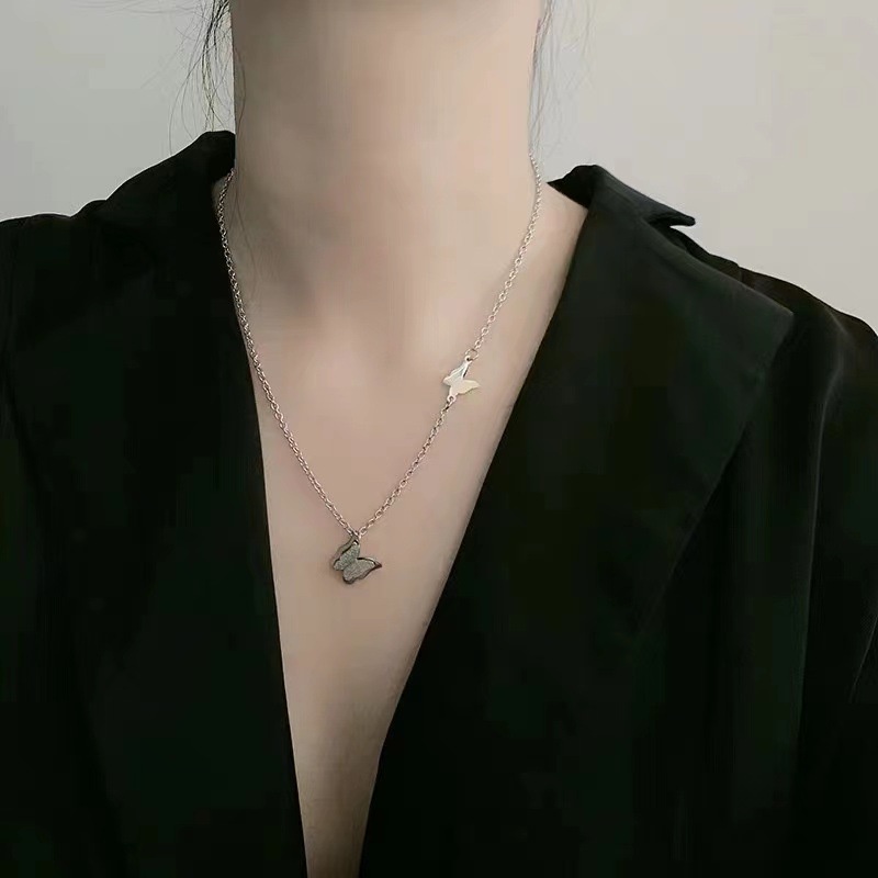 Net Red Butterfly pendek polos kalung wanita sederhana gaya dingin tembaga berlapis emas kalung popu