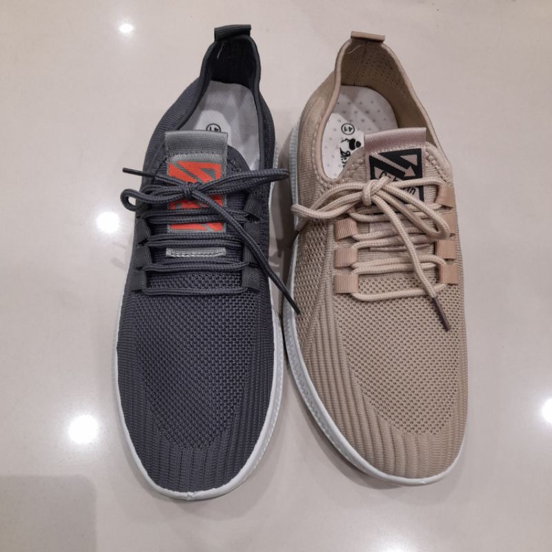 sepatu sneakers pria dr.kevin 39-44