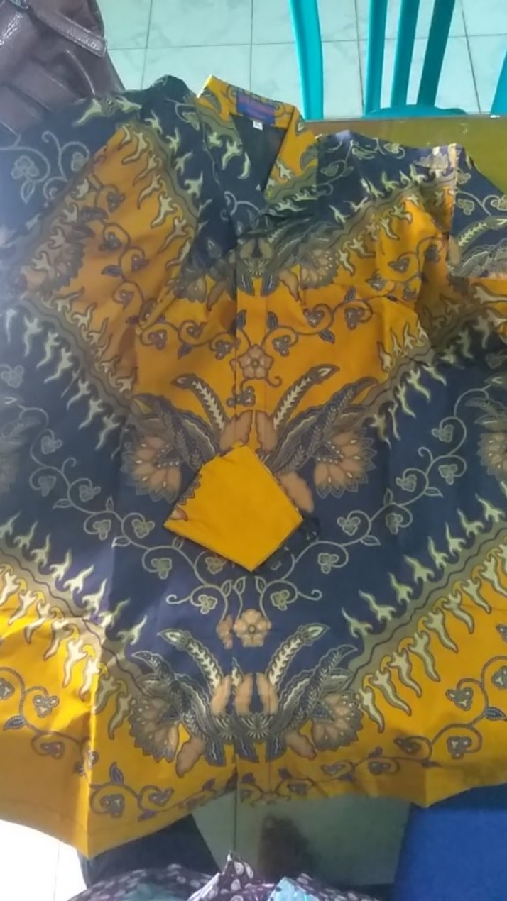 Batik Ndoromesem Lengan Panjang Ajotosatru Kuning Navy Katun Halus