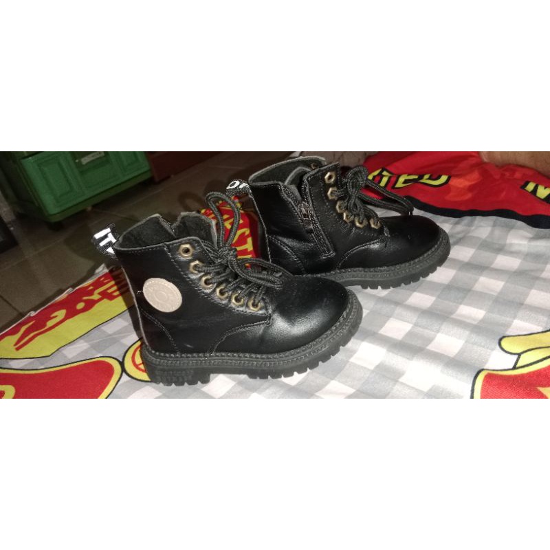 PRELOVED SEPATU BOOTS ANAK