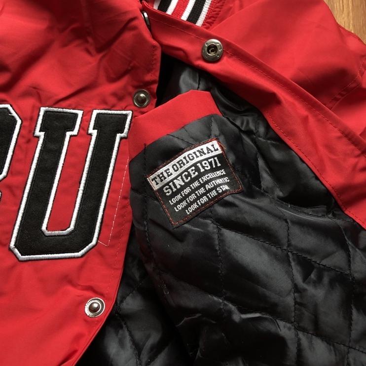Sangat Nyaman.. VARSITY JACKET - BULLS TEXT LOGO BACK MERAH FULLTAG