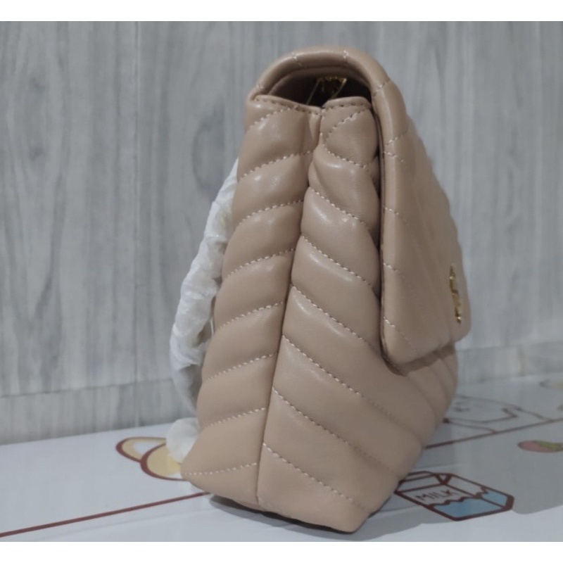 Tory Burch Kira Chevron Convertible Shoulder Bag ( Devon Sand )