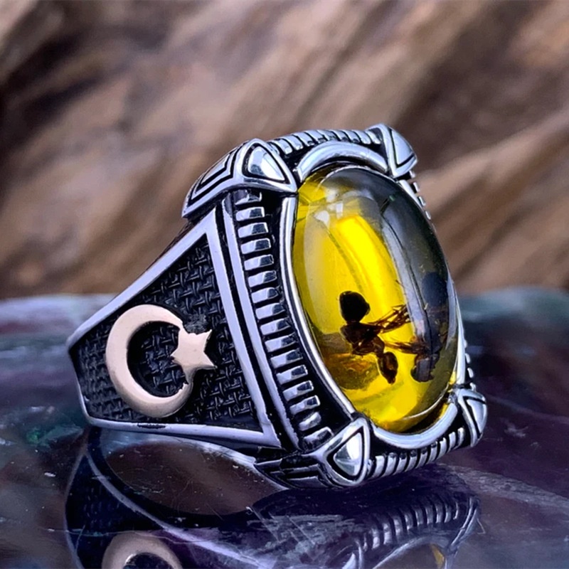 Cincin Bahan Stainless Warna Kuning Aksen Zircon Gaya Vintage Untuk Pria