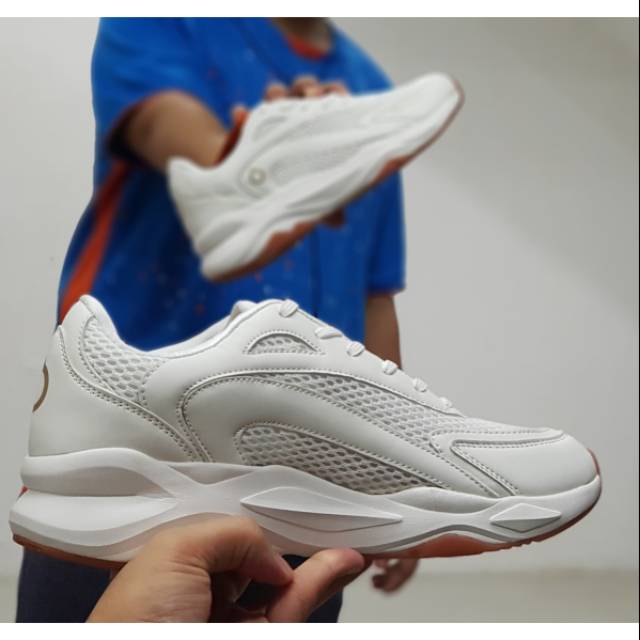 Ortuseight Sepatu Abyssus White Gold