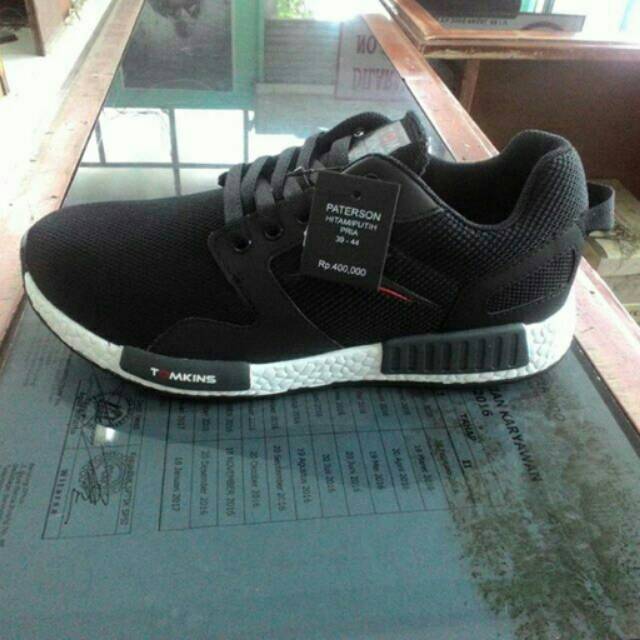  Sepatu  tomkins  paterson black white Shopee Indonesia