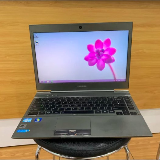 LAPTOP BEKAS ULTRABOOK TOSHIBA PORTAGE Z930 Core i7 3867U 2.00ghz GEN 3