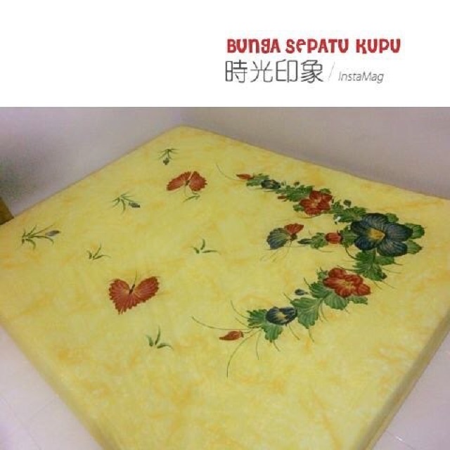 Sprei lukis bunga sepatu yellow