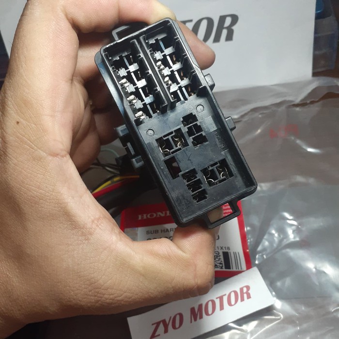 BOX SEKRING BEAT ESP 32102-K81-N00 TEMPAT COLOKAN RELAY STARTER BEAT-1