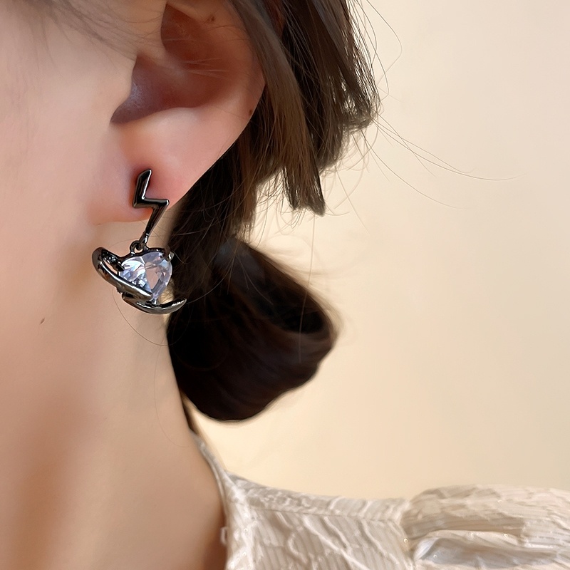 Anting Zircon Bentuk Hati Warna Hitam