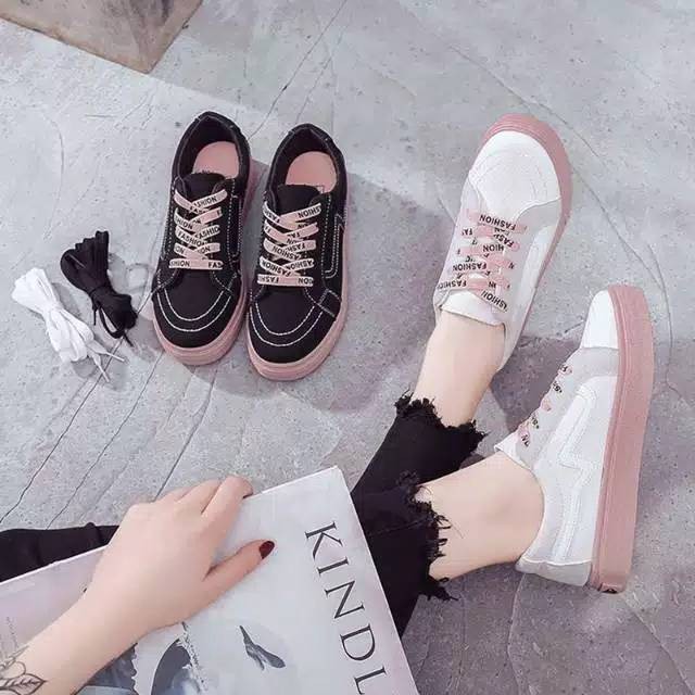 Sepatu Sneakers Kanvas Wanita Casual Import Sport Shoes Original Hitam Putih Onlinemall (8805)-3