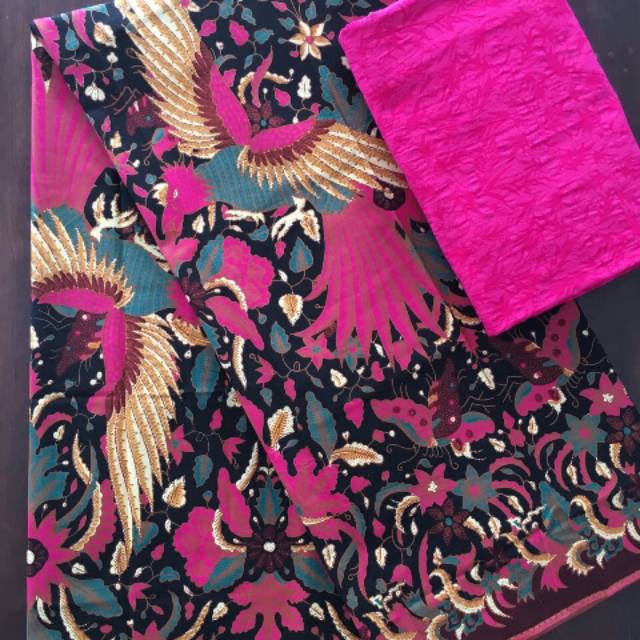 Kain batik hitam manis