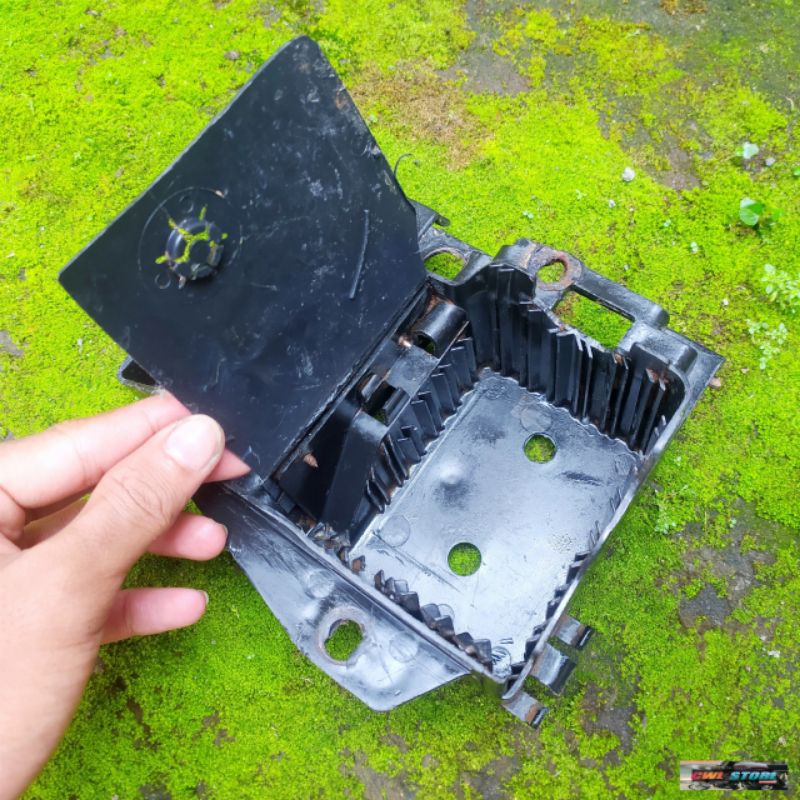 ToolBox  Aki Wadah Aki Accu Rumah Aki Motor Honda Win100 Win 100 Original TERMURAH