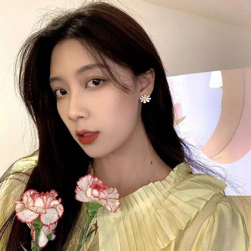 2021 baru trendi sedikit Daisy stud anting-anting Korea anggun online influencer bunga anting-anting