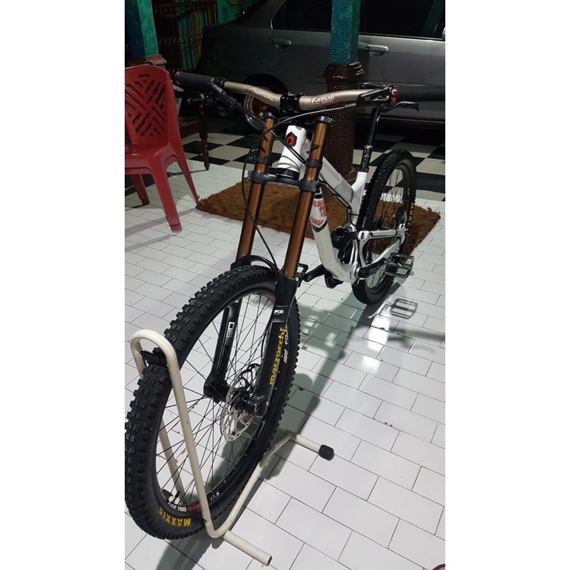 MTB POLYGON COLLOSUS DH 2