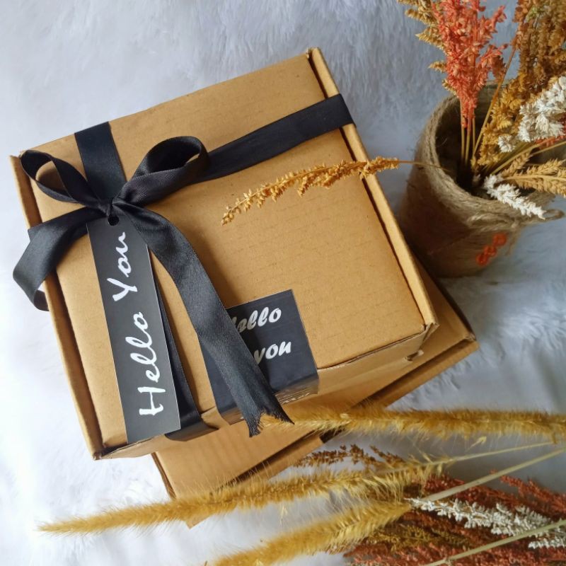 

Box hampers Packing Gift Box By Megara Hampers