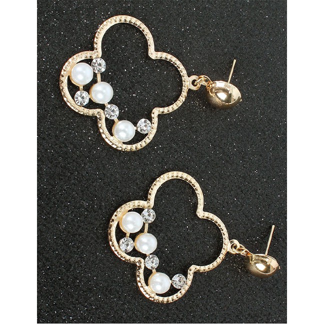 LRC Anting Tusuk Fashion Golden Alloy Diamond Pearl Clover Hollow Earrings K44375