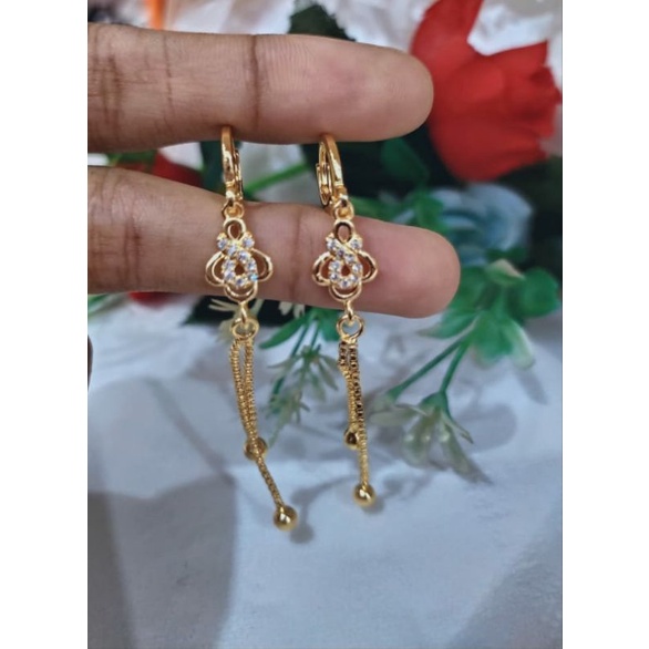 anting wanita dewasa cantik warna emas