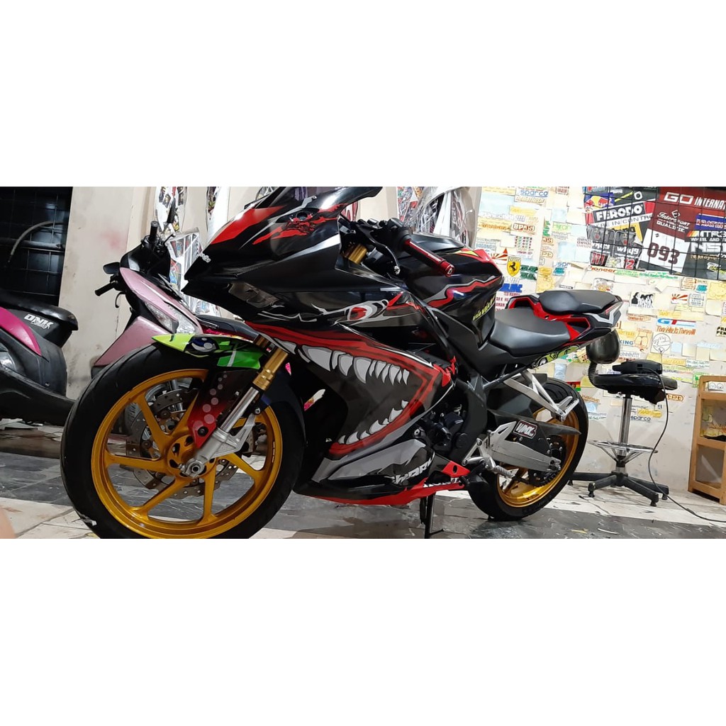 

cutting sticker stiker bebas desain printing waterproof label merk laminasi 124